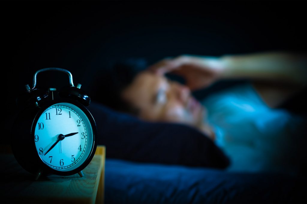 စလူငယ်အများစု ဖြစ်လေ့ရှိတဲ့ ညဘက်အိပ်မပျော်ခြင်း ပြဿနာကို ဘယ်လိုကုစားမလဲ